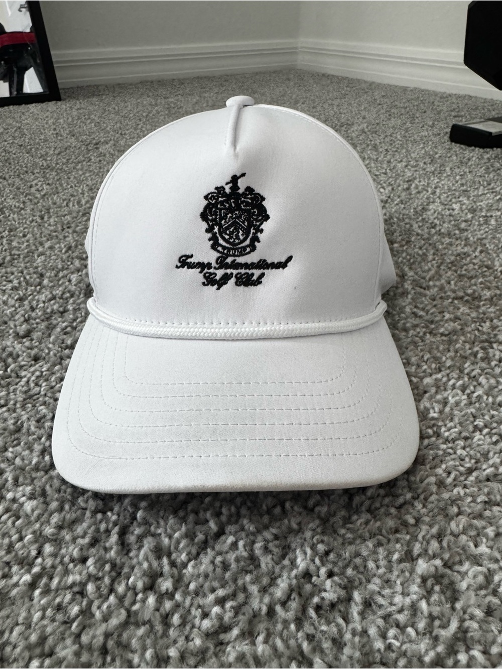 Callaway White Rope-Trim Crest Golf Hat with Black Embroidery